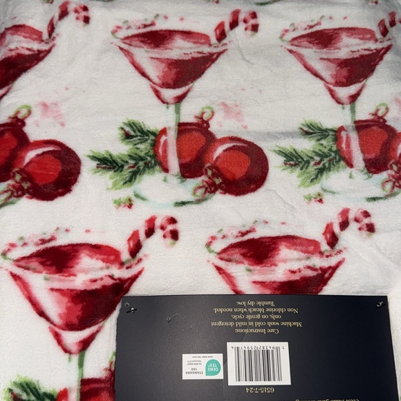 Rachel Roy Christmas cocktail blanket ๐ ๐ธ ๐
๐ป๐
๐ป - Picture 2 of 6